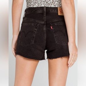 LEVI’S 501 Black Cutoff Shorts W26